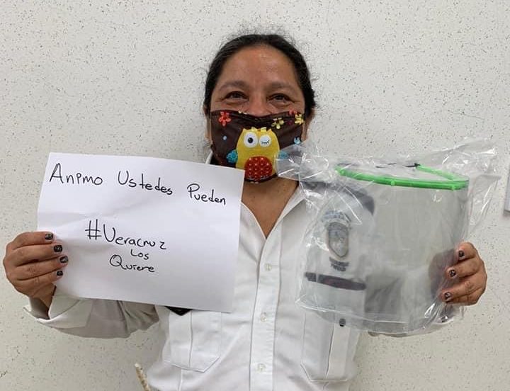 Estudiantes de CEULVER fabrican y donan más de dos mil caretas