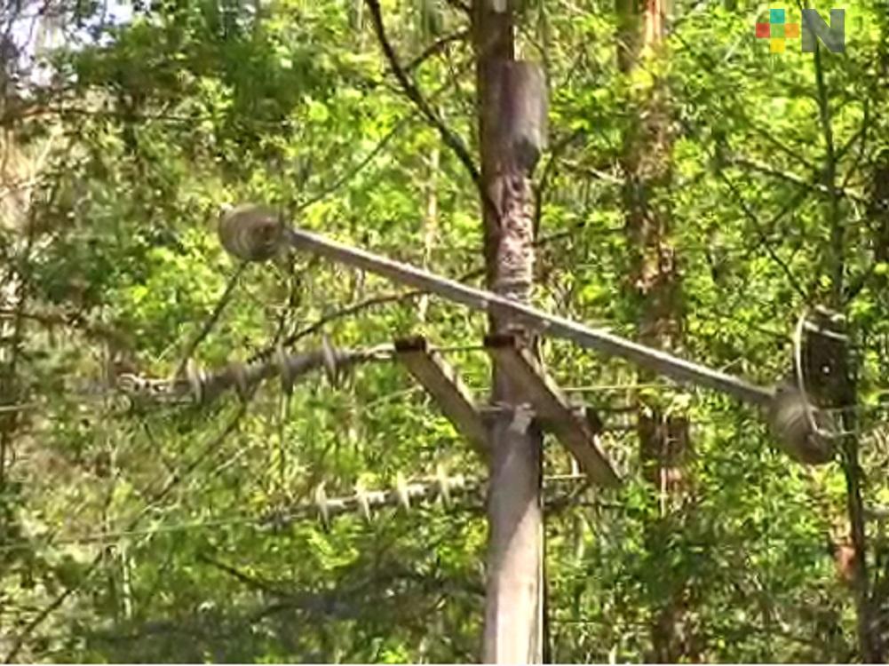 Turbonada de fin de semana, deja sin energía eléctrica a municipios de la sierra de Huayacocotla