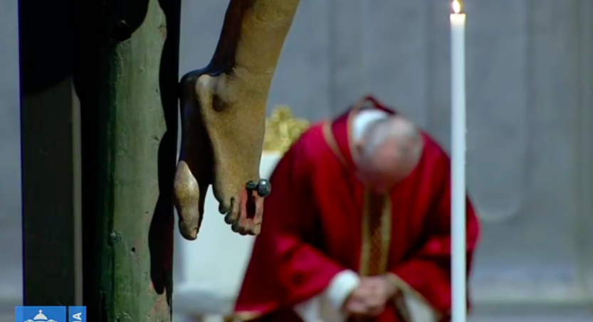 Papa Francisco en la misa de Viernes Santo