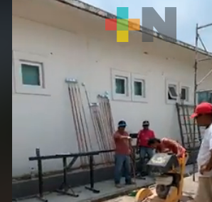 Avance del 70% registra área de aislamiento para COVID-19 de Cosoleacaque