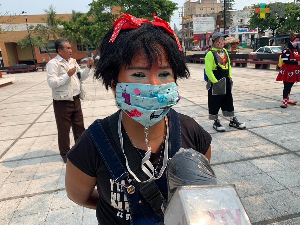 Diputado promete ayuda económica a payasos de Coatzacoalcos