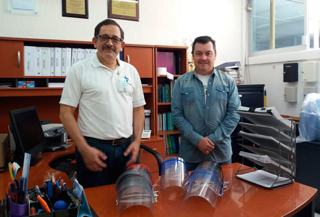 UV produjo y entregó caretas protectoras a estudiantes con residencia médica en Xalapa