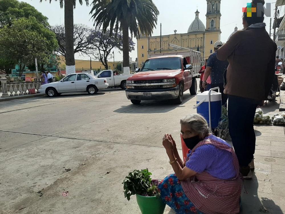 En Altotonga, no dejan vender sus cosechas a la gente del campo