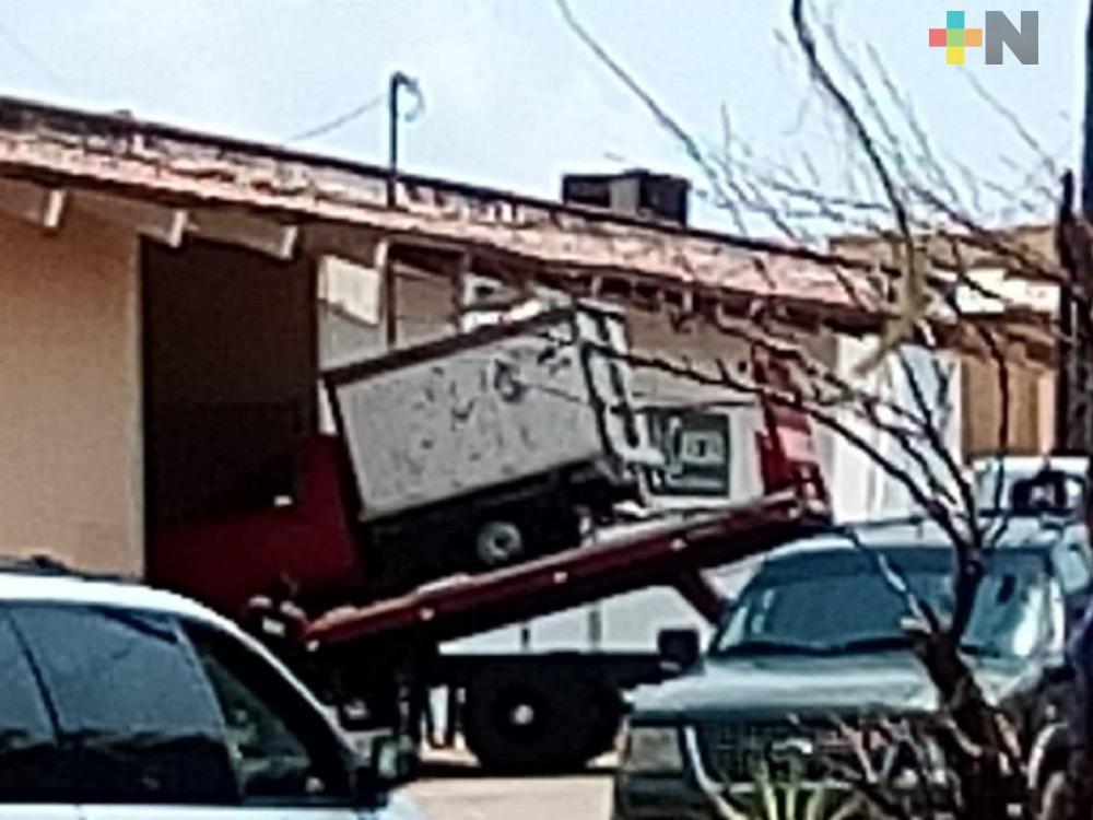 En Coatzacoalcos, recuperan camioneta con reporte de robo de empresa de Guadalajara