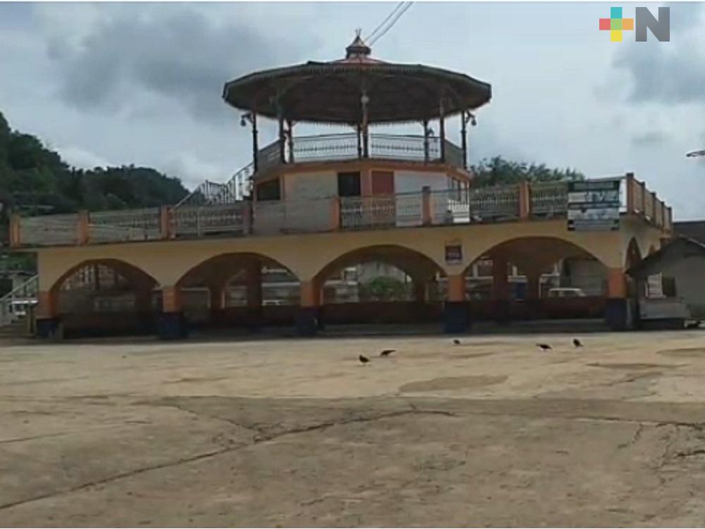 En municipio de Ilamatlán, impiden la entrada de transporte foráneo de pasajeros