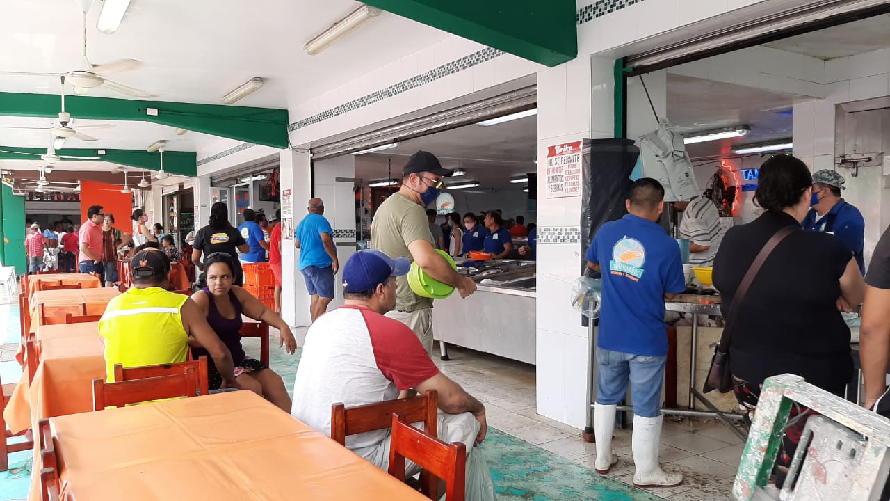 Baja hasta 50 por ciento la venta de pescados y mariscos