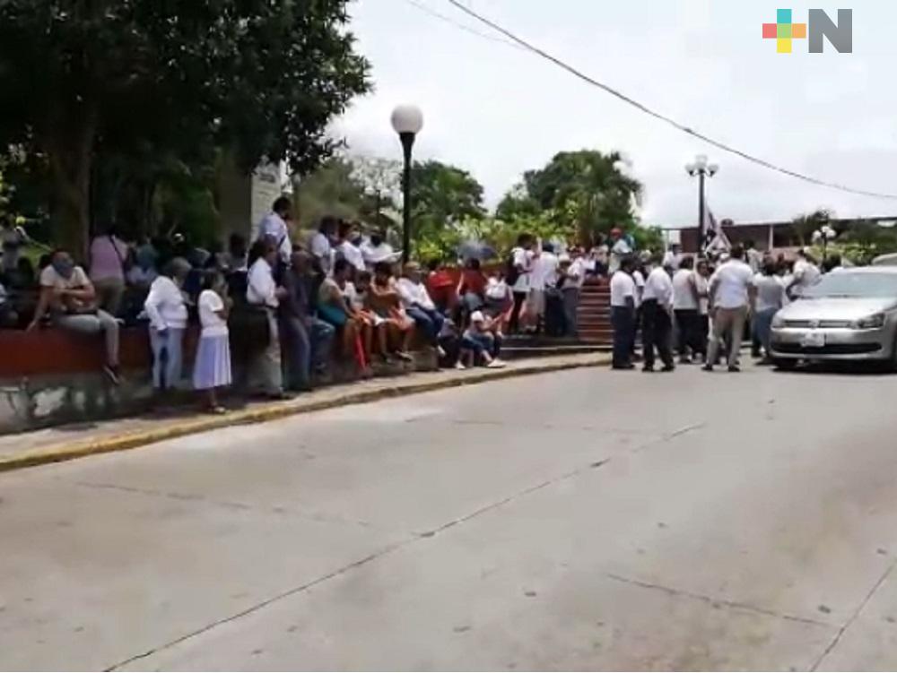 Más de 300 personas protestan por contaminación de río Atoyac