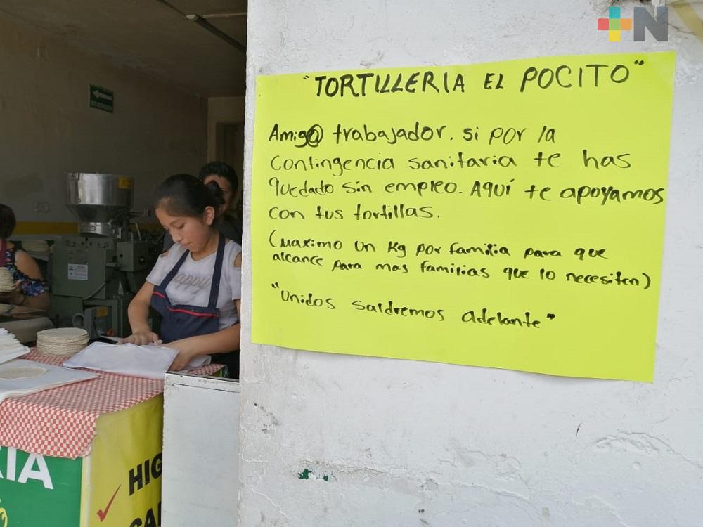 Negocio en Xalapa regala tortillas a quien perdió su empleo por pandemia