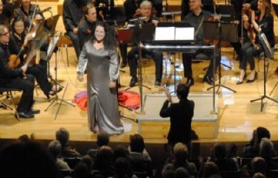 Presentan a soprano mexicana en ópera por internet