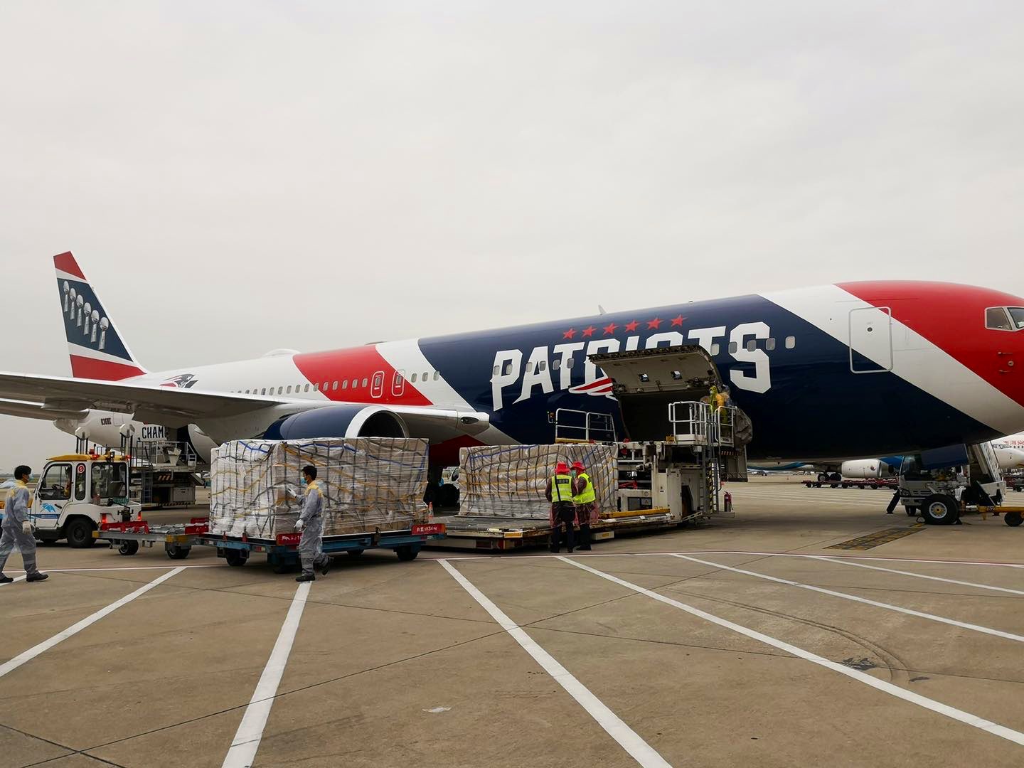 Patriotas dispone de su avión para transportar mascarillas desde China