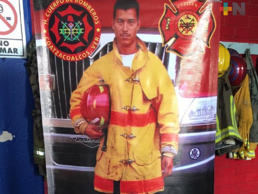 PC Coatzacoalcos rinde homenaje a capitán de bomberos que perdió la vida en explosión