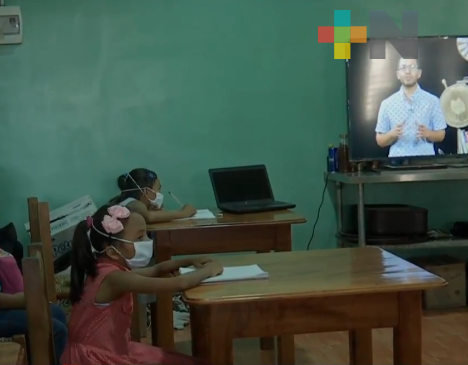En Paradero de Cerro Gordo, estudiantes pueden seguir clases a distancia