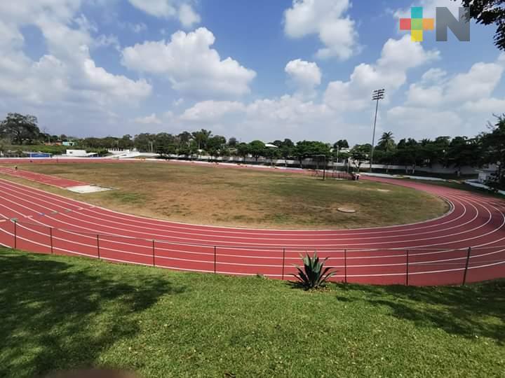 Continúa rehabilitación de Unidad Deportiva de Acayucan