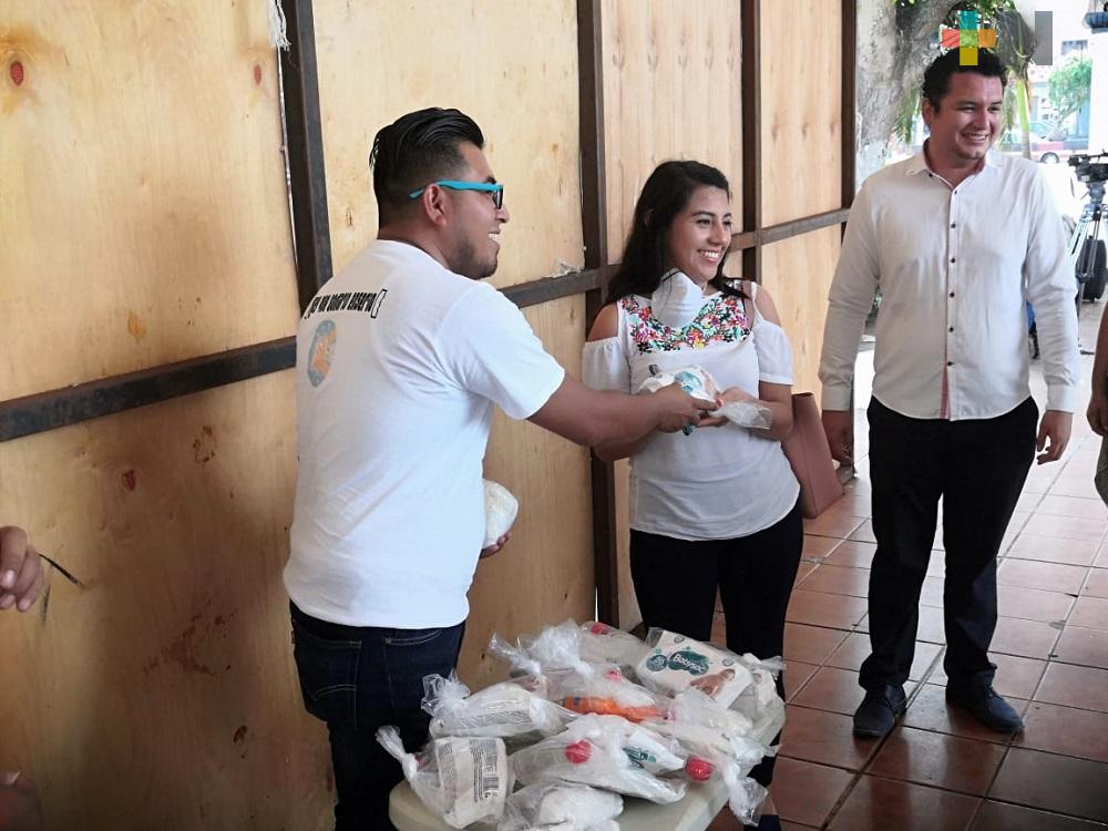Reparten a periodistas de Coatzacoalcos kits para prevenir Covid-19