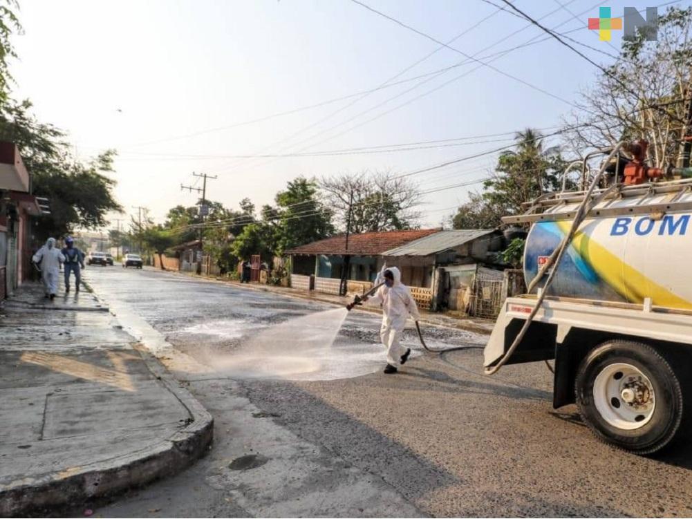 Sanitizan calles y avenidas del municipio de Tuxpan