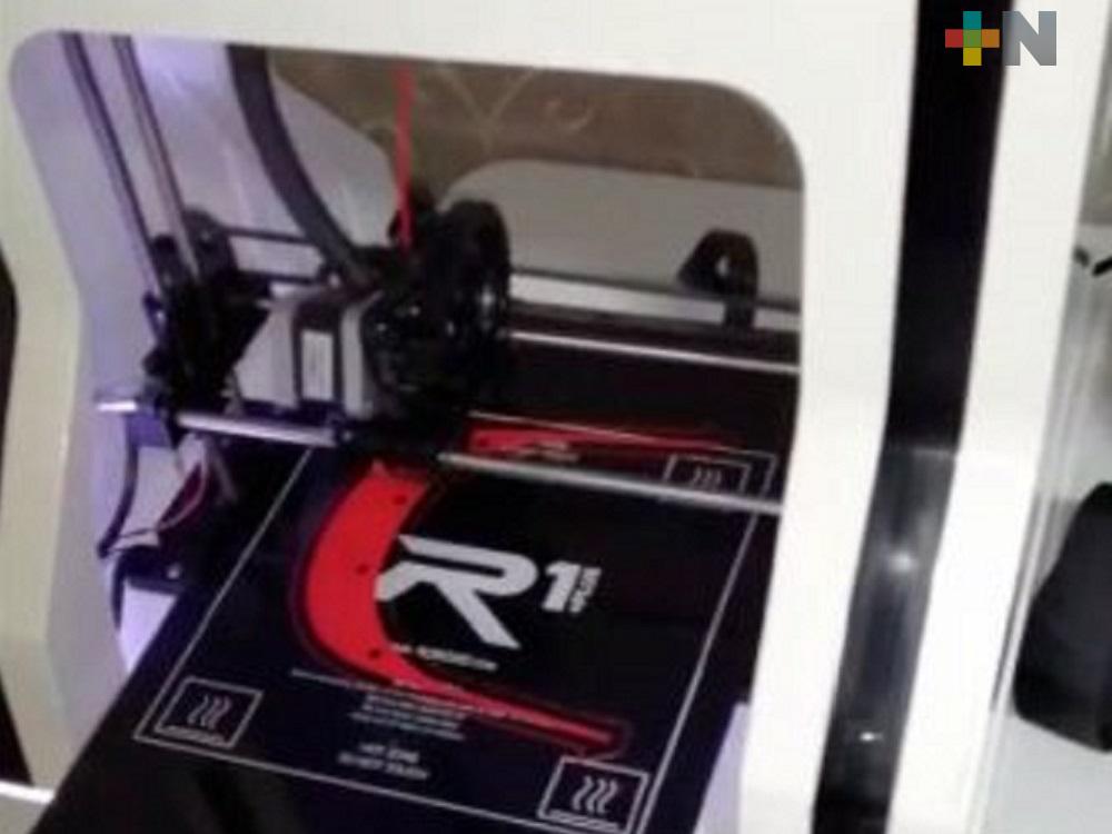 UV región Córdoba-Orizaba elabora caretas para proteger a estudiantes que realizan servicio en instituciones de salud