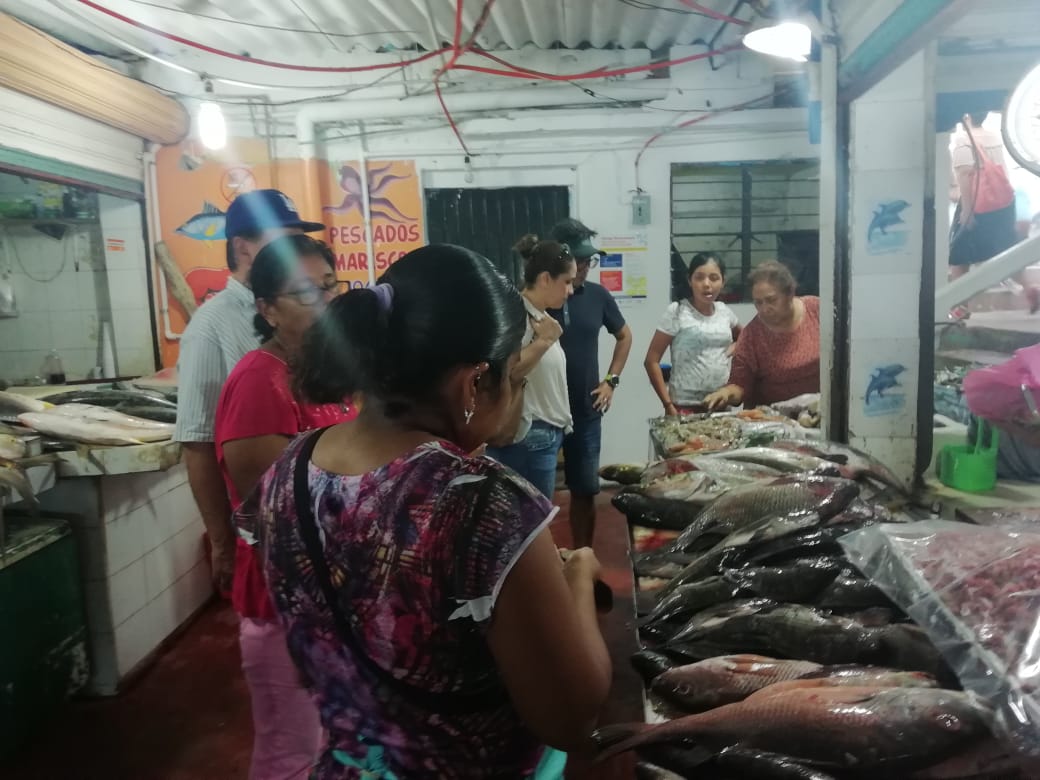 Buena venta de mariscos reportan vendedores en Coatzacoalcos