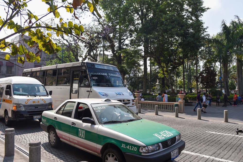Exhortan a reforzar medidas sanitarias en el transporte público