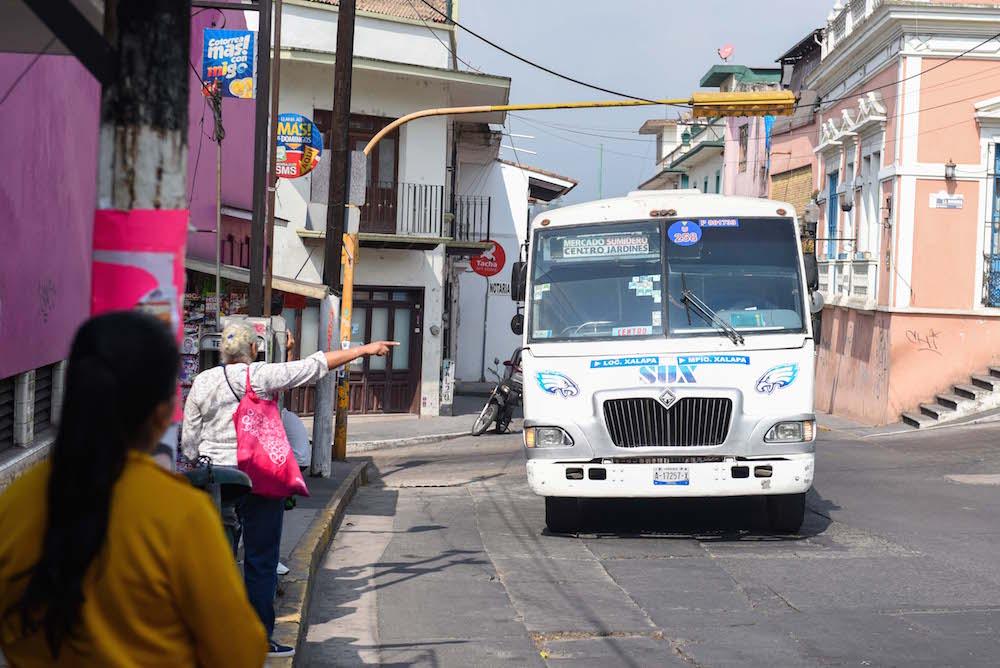 Ayuntamiento de Xalapa exhorta a mantener limpias las unidades de transporte público