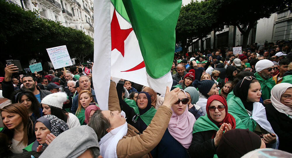 Indultan a más de cinco mil prisioneros en Argelia
