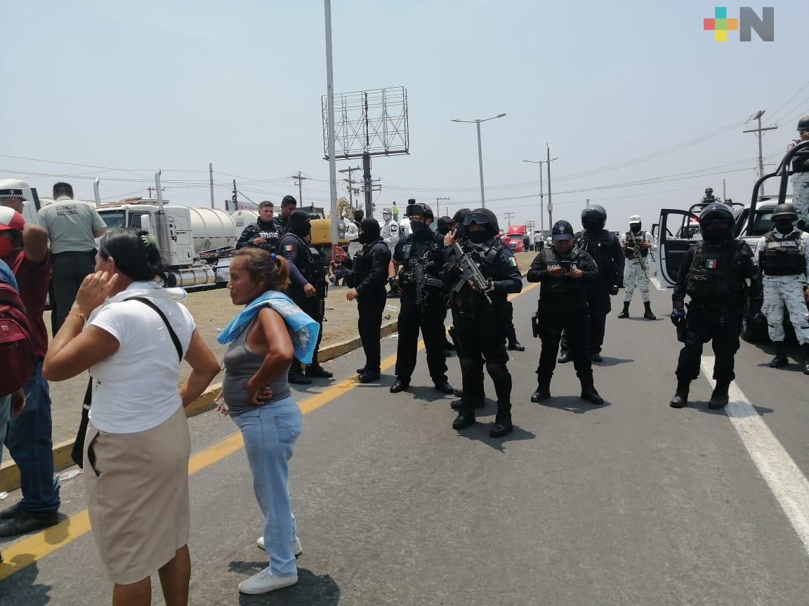 Liberan taxistas ingreso y salida al puerto de Veracruz