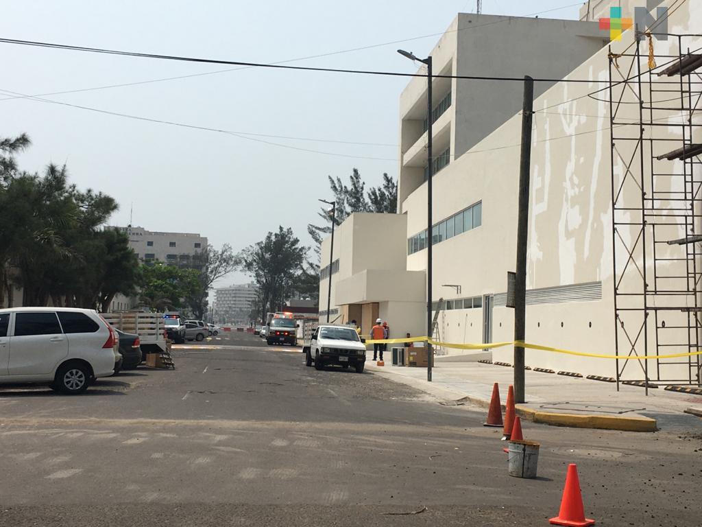 Cierran calles aledañas al Hospital Naval de Alta Especialidad de Veracruz
