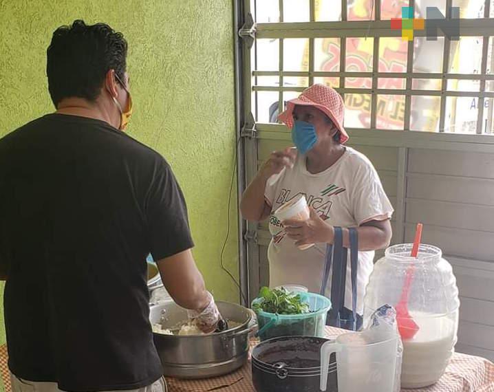 Desde inicio de contingencia, taquería del puerto de Veracruz ha entregado mil 500 comidas calientes