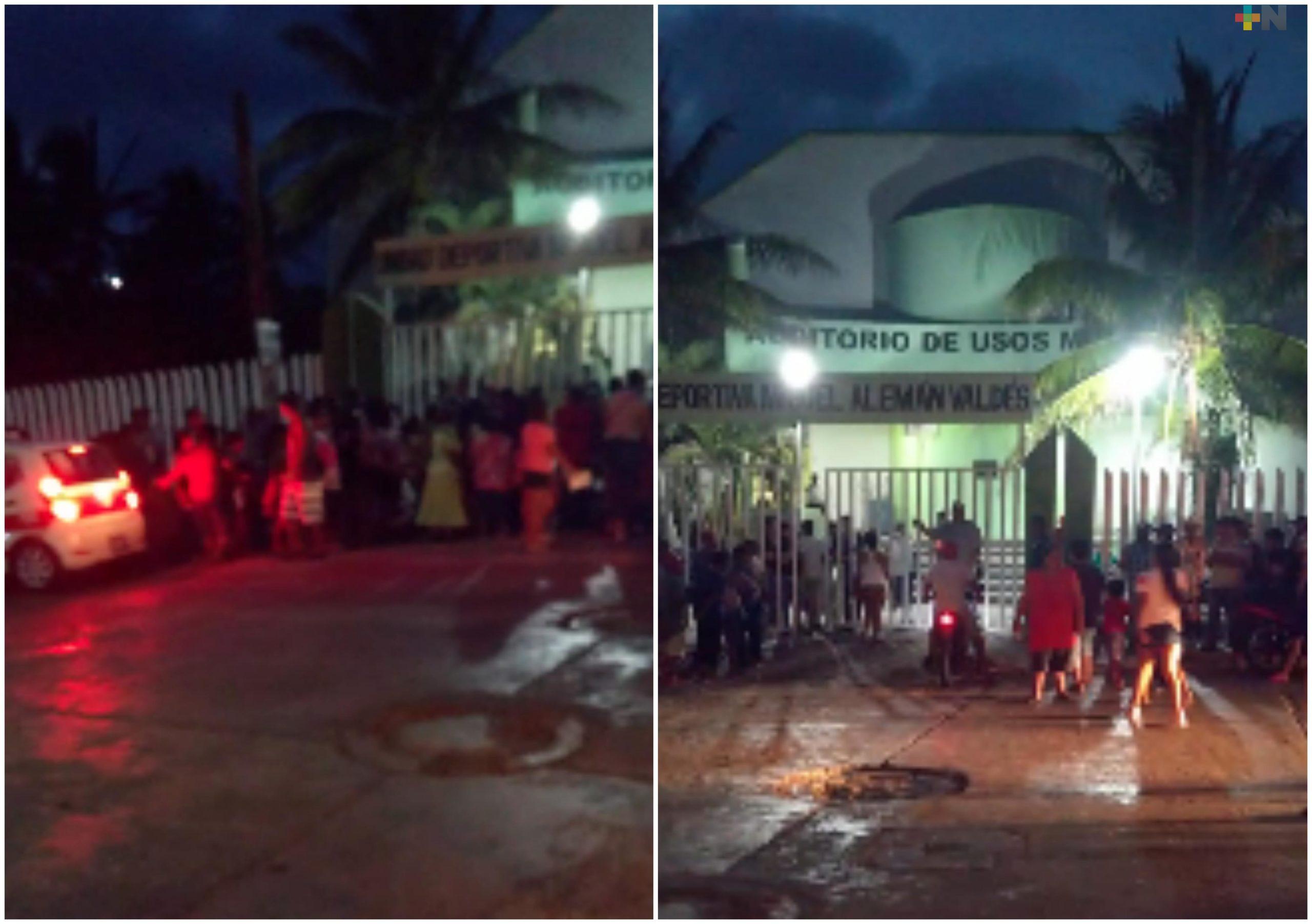 Sin medidas sanitarias, ayuntamiento de Alvarado entrega despensas