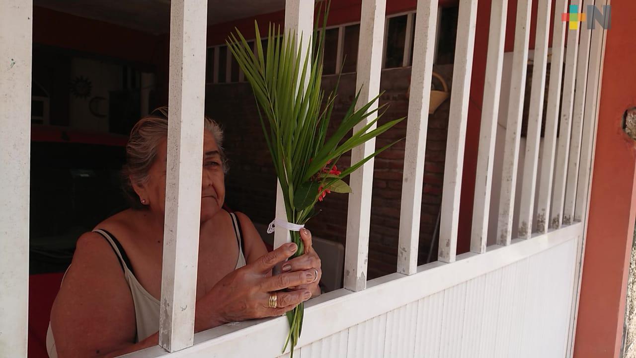 A distancia, feligreses de Coatzacoalcos celebraron el Domingo de Ramos