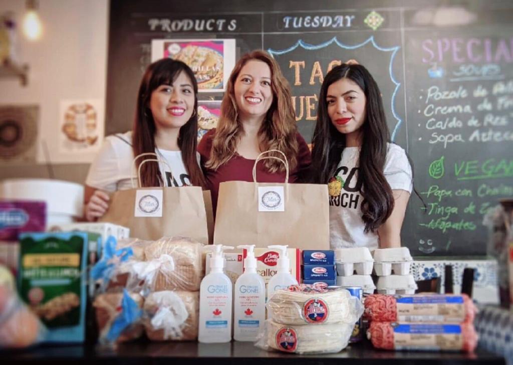 En Canadá, jóvenes mexicanas regalan despensas a connacionales desempleados