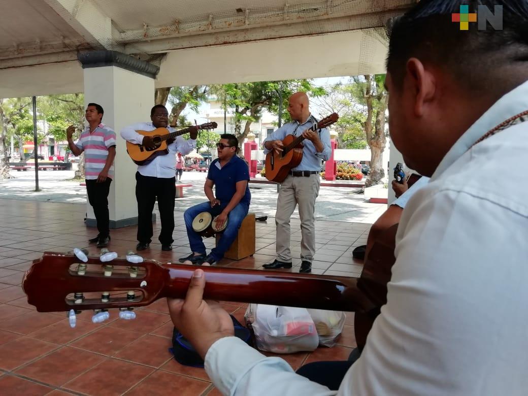Músicos sin trabajo por efectos del Covid-19 salieron a las calles a pedir apoyo