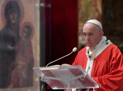 Papa pide “liturgia doméstica” en Semana Santa por Covid-19