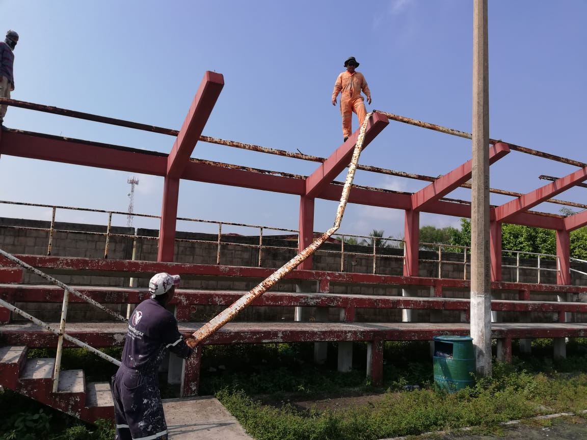 Rehabilitan escenarios deportivos de Coatzacoalcos