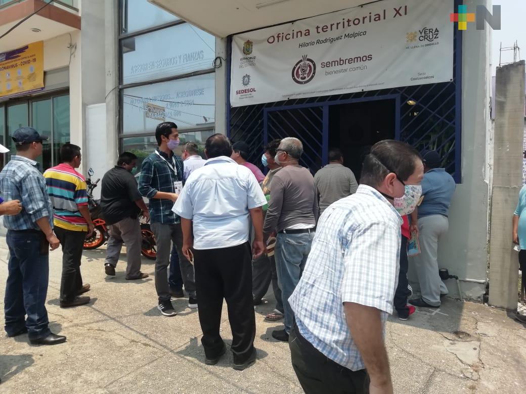 Taxistas de Coatzacoalcos entregan documentos, esperan recibir apoyo