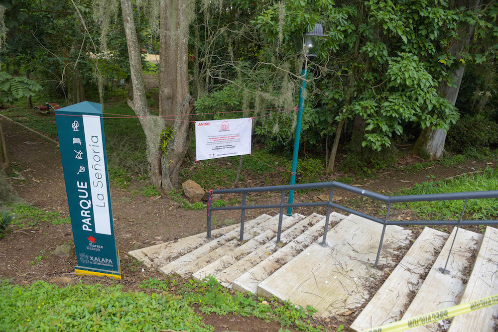 Rehabilitan andadores en el parque urbano La Señoría