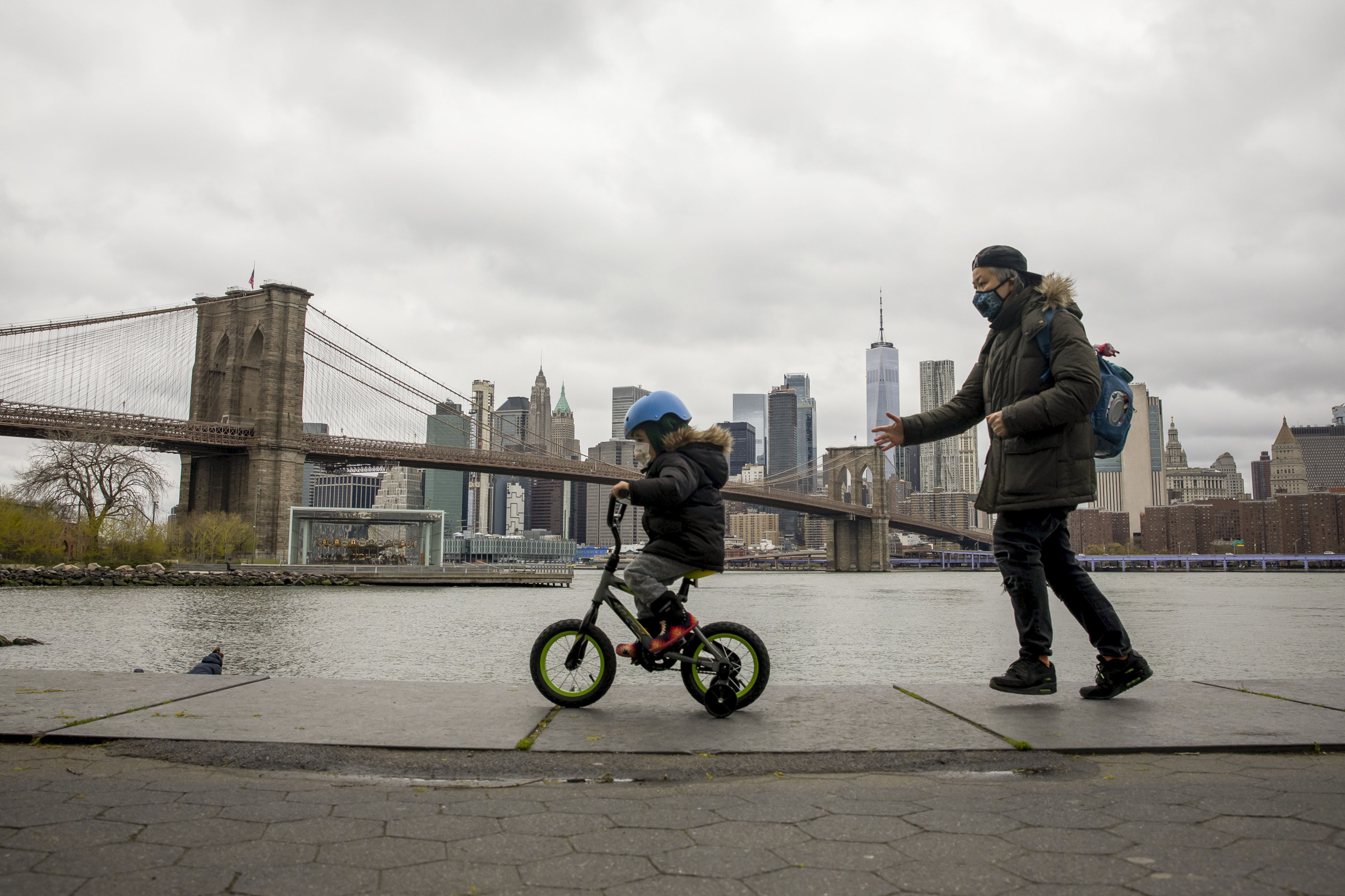 Nueva York reabrirá economía mañana tras más de dos meses de cierre