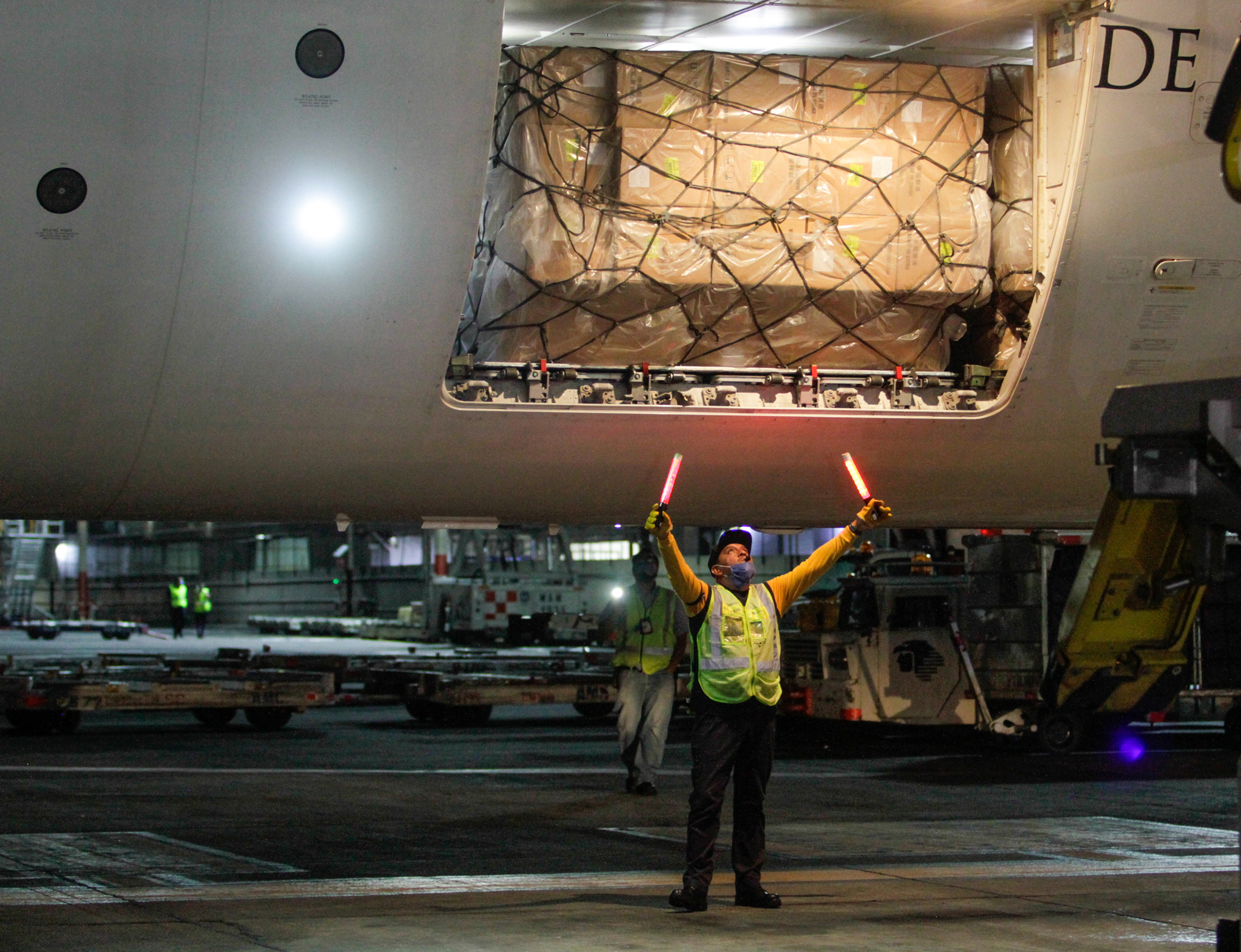 Reordenamiento de carga nacional y extranjera del AICM considera necesidades del sector: SICT