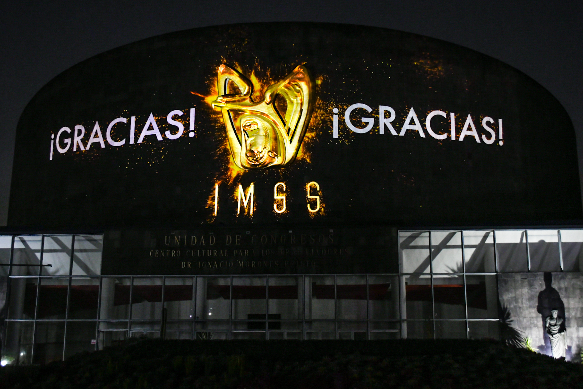 Mural a los Héroes de la Salud