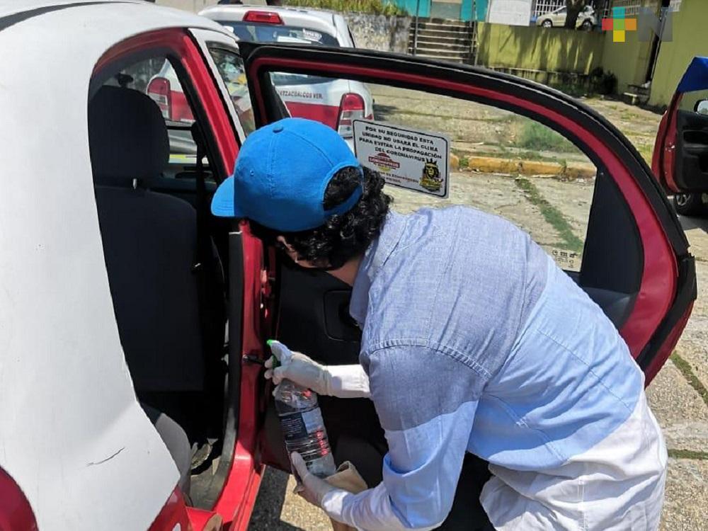 Agrupación inicia desinfección de taxis en Coatzacoalcos