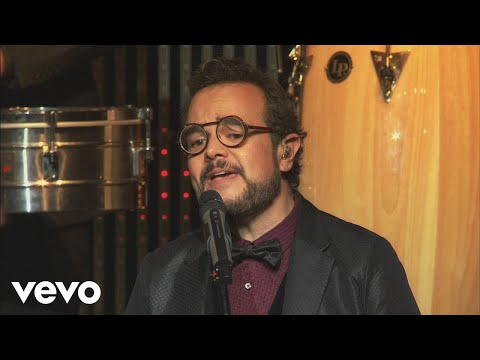 Aleks Syntek celebra 30 años en la música lanzando tres discos