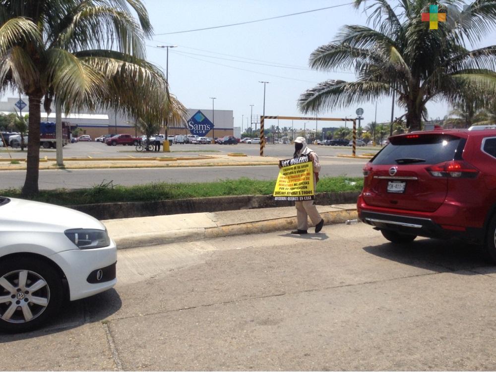 Ante la falta de trabajo, bolero de Coatzacoalcos pide ayuda para alimentar a su familia