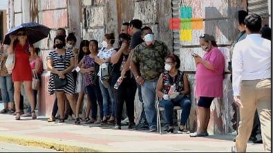 Sin respetar distancia para acceder a instituciones bancarias del Centro Histórico de Veracruz