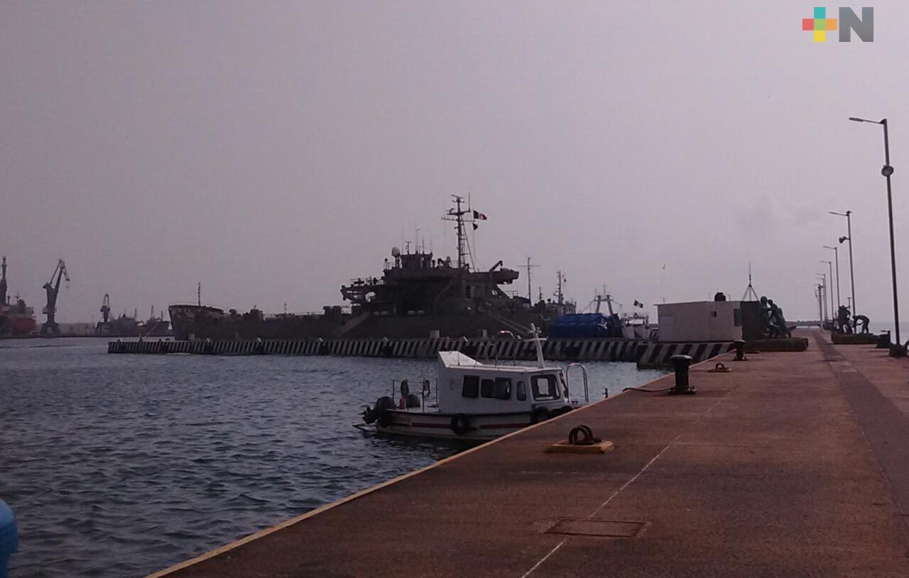 Llega buque de la Marina para atender casos de coronavirus a Veracruz