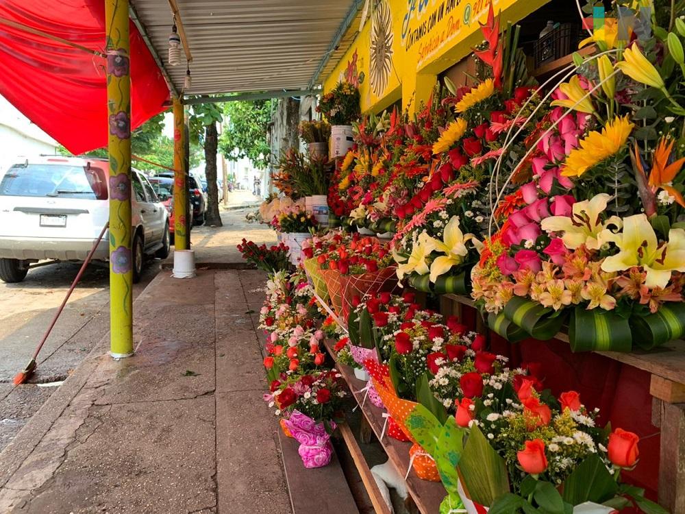 Cierre de panteones afectará a comerciantes de flores este 10 de mayo