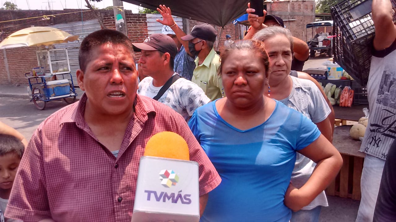 Pese a pandemia, comerciantes de Veracruz instalaron tianguis en colonia Dos Caminos