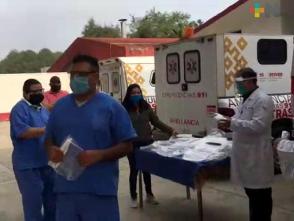 Con recurso propio, diputada local entrega caretas a personal de hospital de Huayacocotla