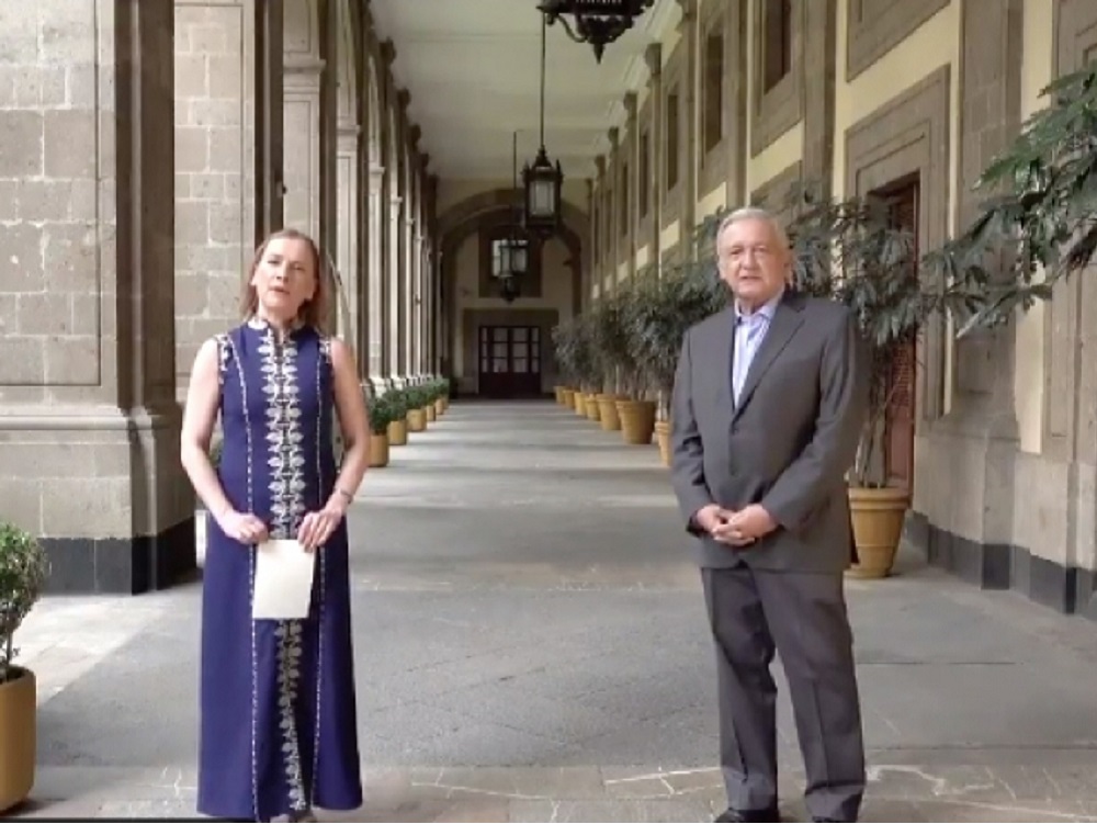 Con “Amor eterno”, flores y buenos deseos, festeja AMLO a mamás mexicanas