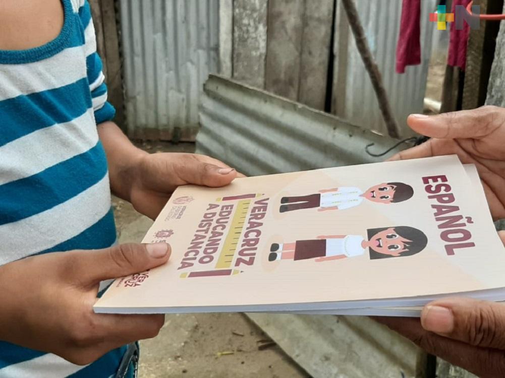 Entregan cuadernillos de apoyo educativo a escuelas de Tuxpan
