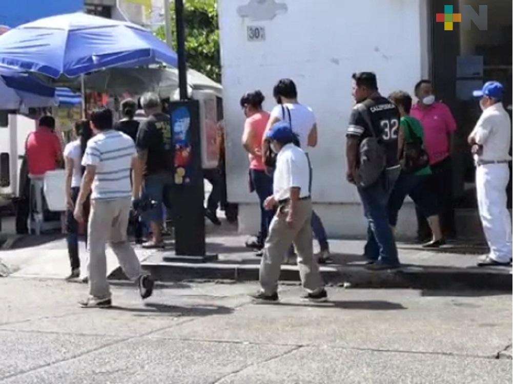 Durante pandemia,  ciudadanos continúan saliendo a las calles de Coatzacoalcos