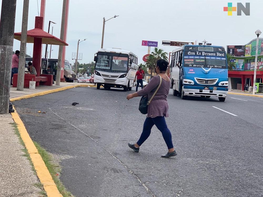Pocos taxistas y urbaneros en Coatzacoalcos conocen nuevas medidas para disminuir contagios de coronavirus